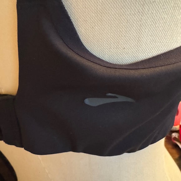 Women's Black Sports Bra| WOMEN'S BROOKS DRIVE CONVERTIBLE SPORTS BRA| - Picture 4 of 7